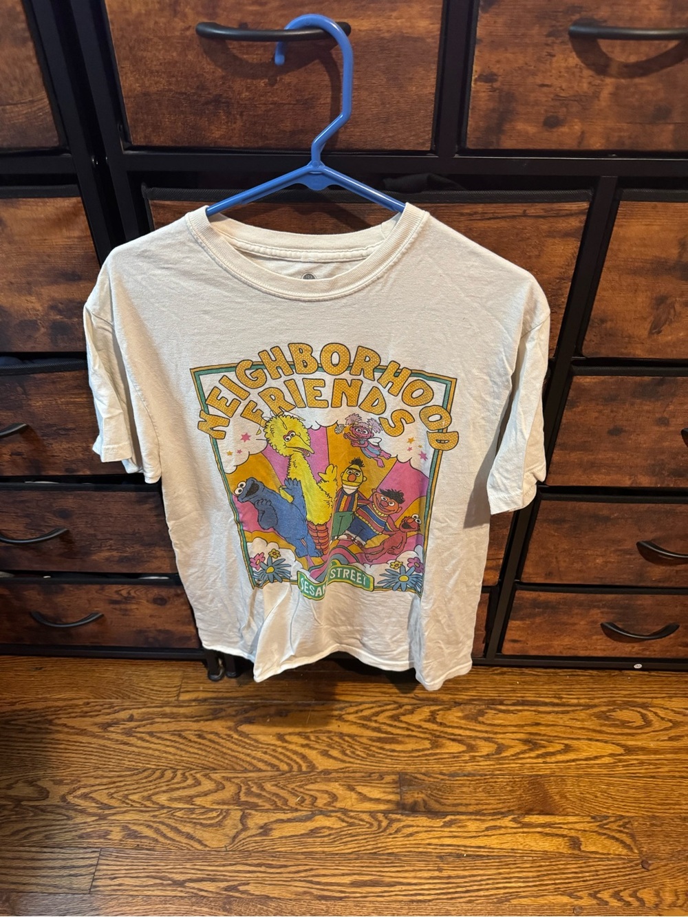 Sesame Street ' Neighborhood Friends Graphic Tee Mens size M White